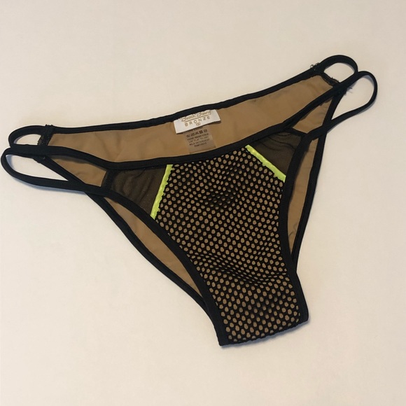 Beach Bunny Nude and Black High Voltage Push Up - Picture 3 of 4